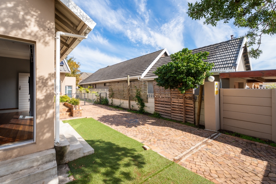 To Let 2 Bedroom Property for Rent in Lochnerhof Western Cape
